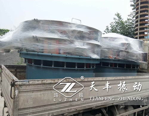 寧夏TS2000振動(dòng)篩已發(fā)貨,丁經(jīng)理請注意查收！